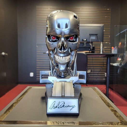 T-800 Terminator Skull Sigbed by Arnold Schwarzenegger